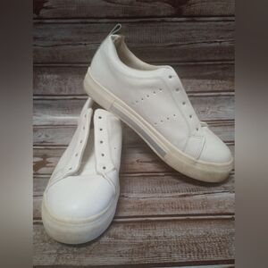 TREASURE AND BOND WHITE SNEAKERS, WOMEN'S SIZE 5, LIKE NEW, NEW LACES INCLUDED